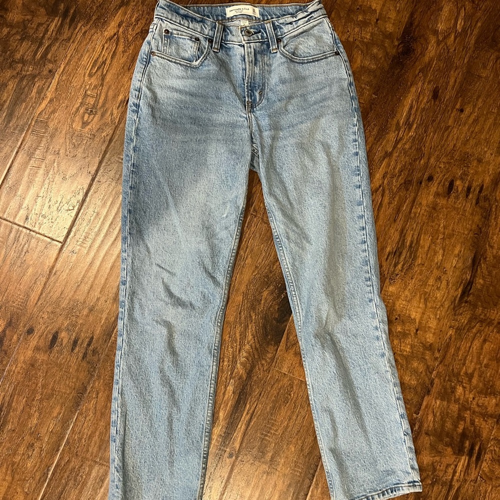 Abercrombie Straight Mid rise jeans